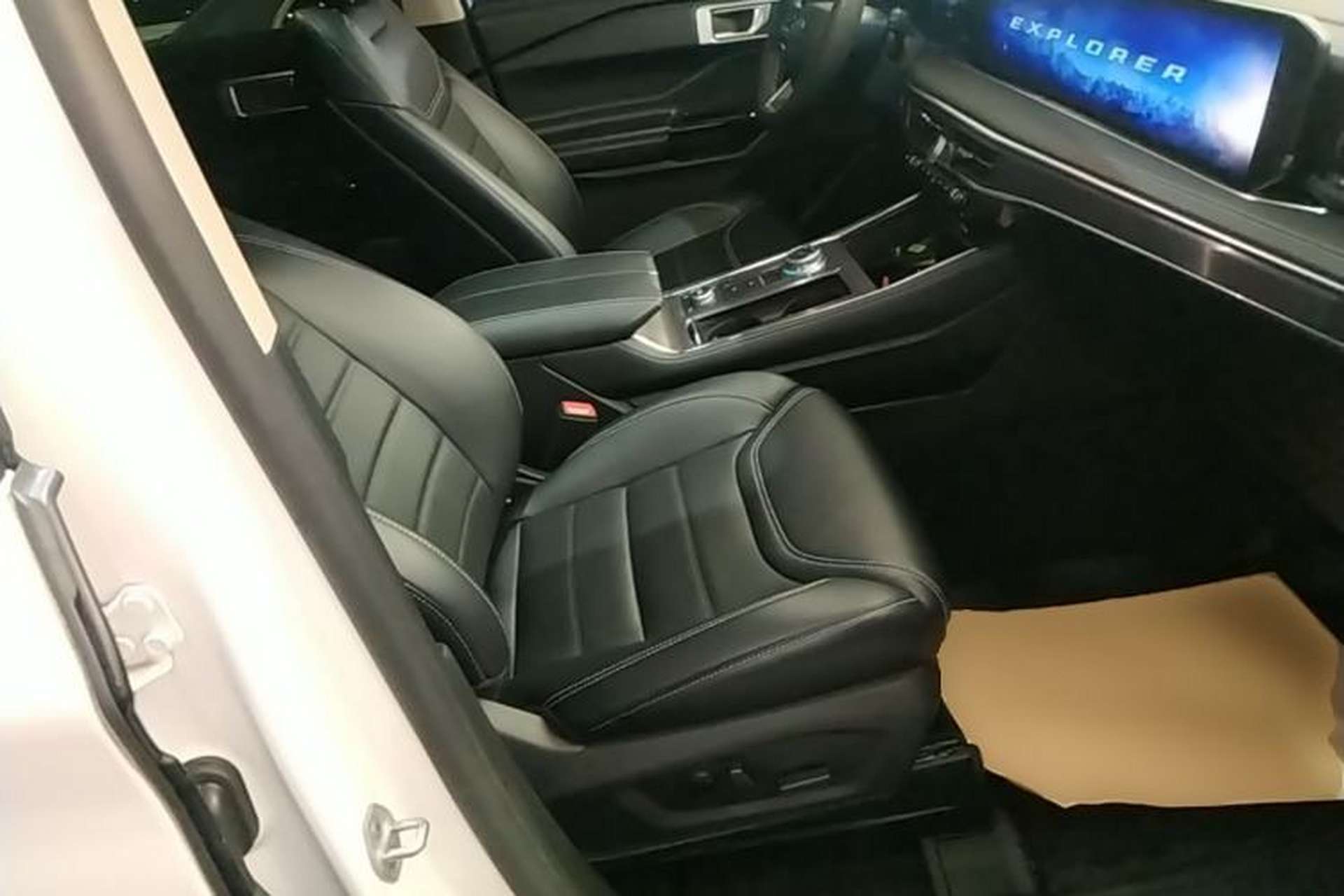 Used Ford Explorer 2023 EcoBoost 285 Four-Wheel Drive Stylish Plus Version 7 Seats Right Front Seat