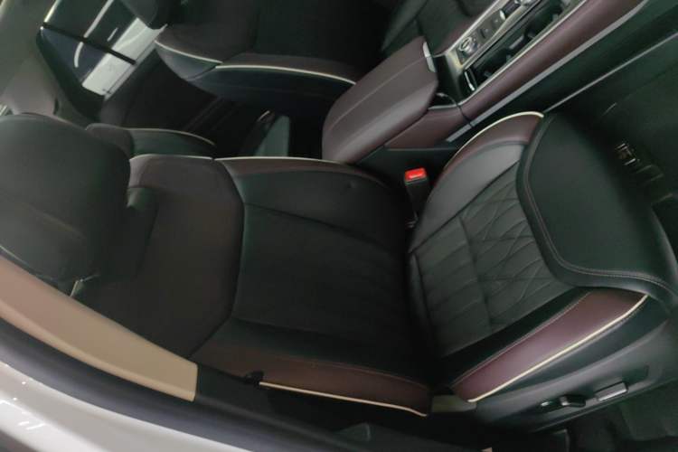 Used Ford Explorer 2023 EcoBoost 285 Four-Wheel Drive Titanium Edition 6 Seats Right Front Seat