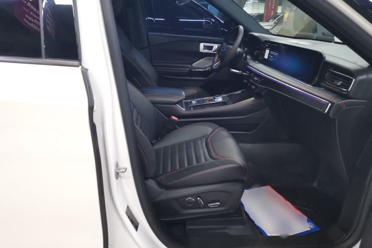 Used Ford Explorer 2023 EcoBoost 285 4x4 ST-LINE 7-Seater Right Front Seat