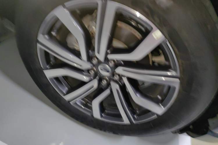 Used Ford Explorer 2023 EcoBoost 285 Four-Wheel Drive Titanium Edition 6 Seats Right Front Wheel Hub