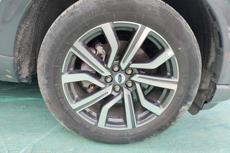 Used Ford Explorer 2023 EcoBoost 285 Four-Wheel Drive Titanium Edition 6 Seats Right Front Wheel Hub