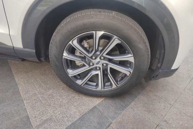 Used Ford Explorer 2023 EcoBoost 285 Four-Wheel Drive Stylish Plus Version 7 Seats Right Front Wheel Hub