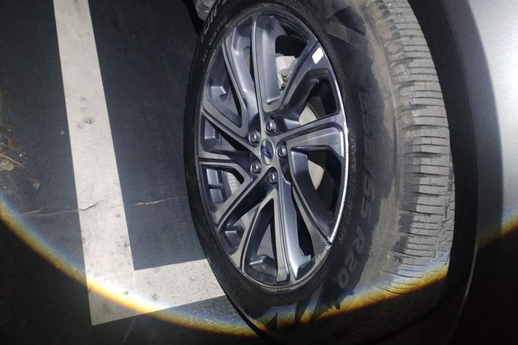 Used Ford Explorer 2023 EcoBoost 285 Four-Wheel Drive Stylish Plus Version 7 Seats Right Front Wheel Hub