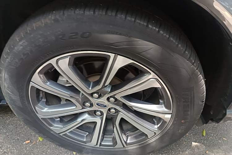 Used Ford Explorer 2023 EcoBoost 285 4x4 Trend Plus Edition 6 Seats Right Front Wheel Hub
