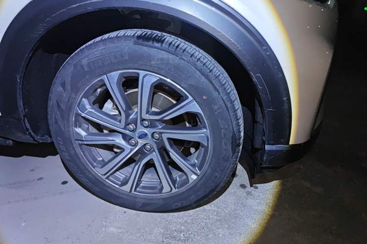 Used Ford Explorer 2023 EcoBoost 285 4x4 Trend Plus Edition 6 Seats Right Front Wheel Hub
