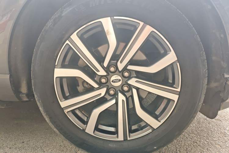 Used Ford Explorer 2023 EcoBoost 285 Four-Wheel Drive Titanium Edition 6 Seats Right Front Wheel Hub