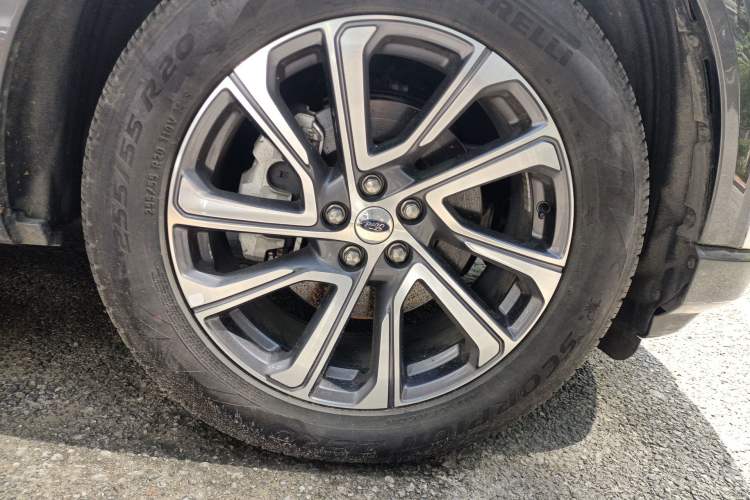 Used Ford Explorer 2023 EcoBoost 285 Four-Wheel Drive Stylish Plus Version 7 Seats Right Front Wheel Hub