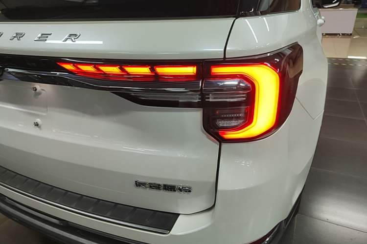 Used Ford Explorer 2023 EcoBoost 285 4x4 Trend Plus Edition 6 Seats Right Rear Taillight
