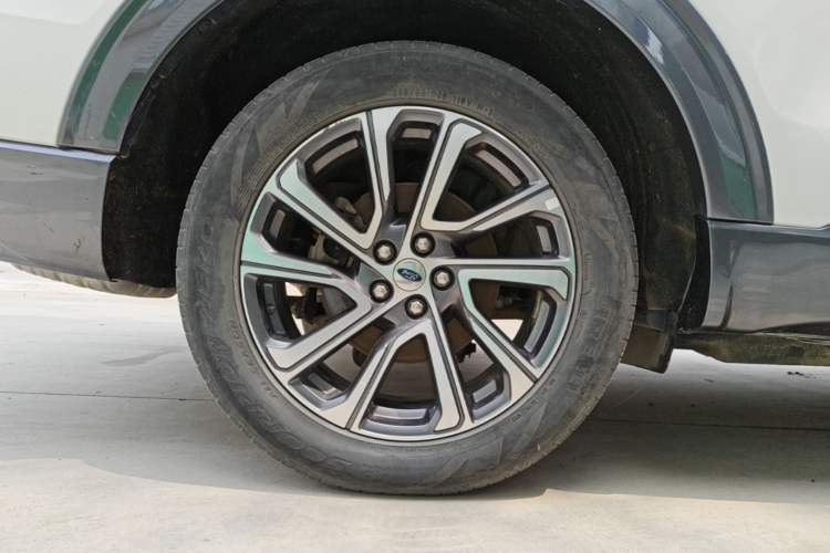 Used Ford Explorer 2023 EcoBoost 285 Four-Wheel Drive Stylish Plus Version 7 Seats Right Rear Wheel Hub