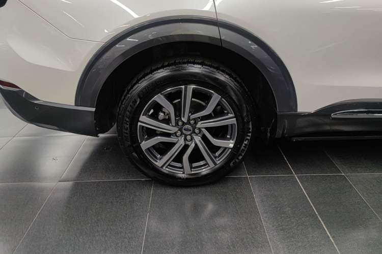 Used Ford Explorer 2023 EcoBoost 285 Four-Wheel Drive Titanium Edition 6 Seats Right Rear Wheel Hub