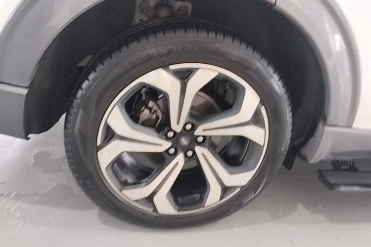 Used Ford Explorer 2023 EcoBoost 285 4x4 ST-LINE 6-Seater Right Rear Wheel Hub