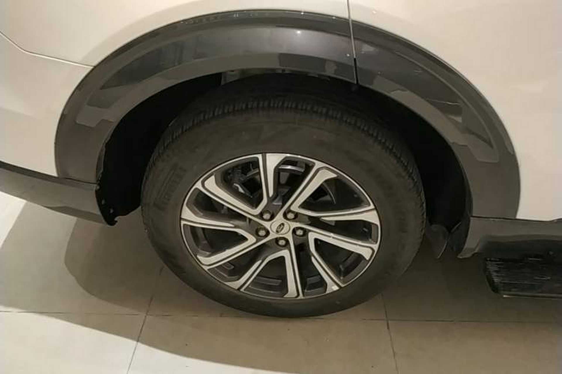 Used Ford Explorer 2023 EcoBoost 285 Four-Wheel Drive Stylish Plus Version 7 Seats Right Rear Wheel Hub