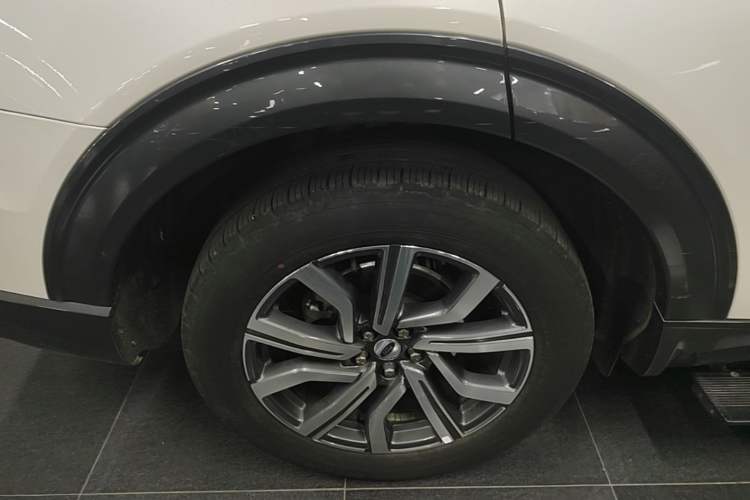 Used Ford Explorer 2023 EcoBoost 285 4x4 Trend Plus Edition 6 Seats Right Rear Wheel Hub