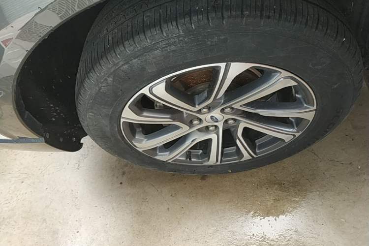 Used Ford Explorer 2023 EcoBoost 285 4x4 Trend Plus Edition 6 Seats Right Rear Wheel Hub