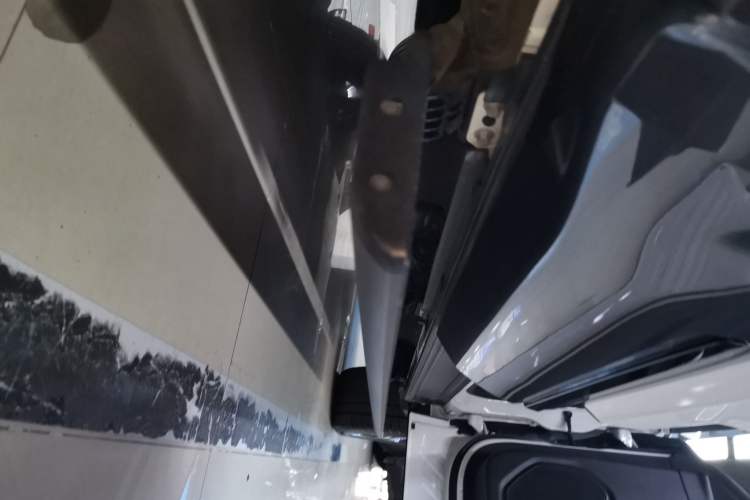 Used Ford Explorer 2023 EcoBoost 285 4x4 ST-LINE 7-Seater Right Side Sill