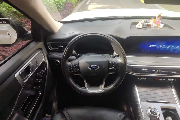 Used Ford Explorer 2023 EcoBoost 285 Four-Wheel Drive Stylish Plus Version 7 Seats Steering Wheel