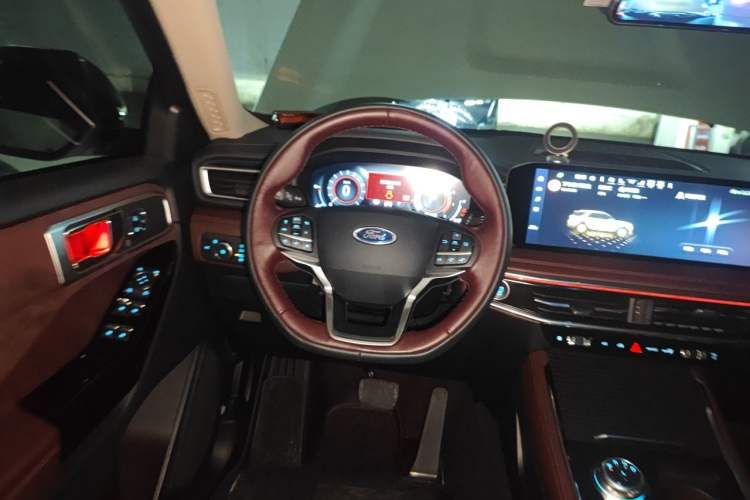 Used Ford Explorer 2023 EcoBoost 285 Four-Wheel Drive Titanium Edition 7-Seater Steering Wheel