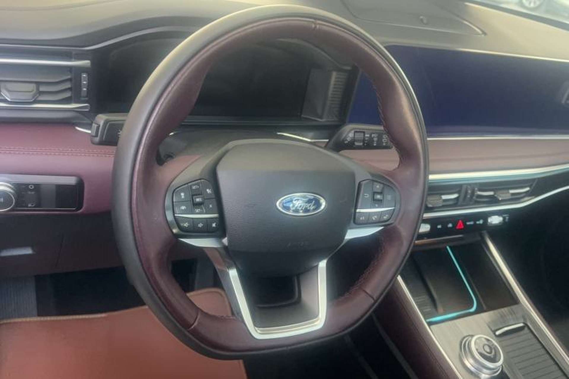 Used Ford Explorer 2023 EcoBoost 285 Four-Wheel Drive Titanium Edition 7-Seater Steering Wheel