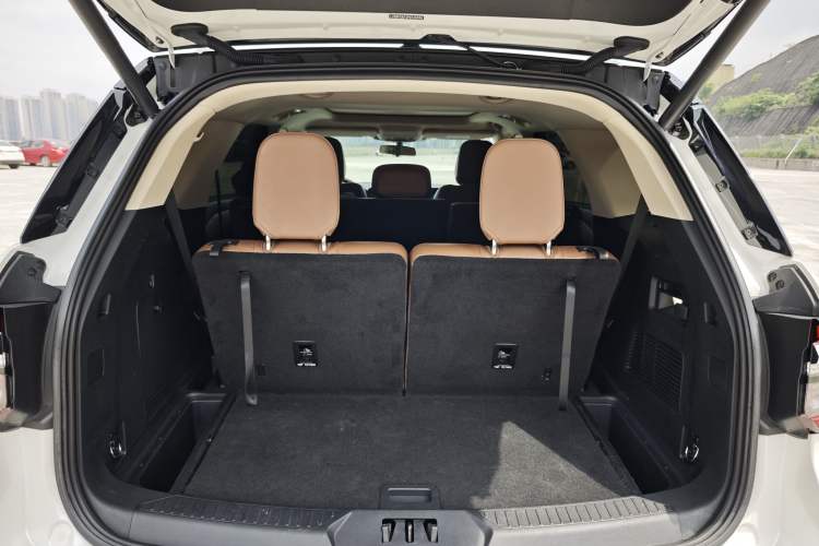 Used Ford Explorer 2023 EcoBoost 285 Four-Wheel Drive Stylish Plus Version 7 Seats Trunk