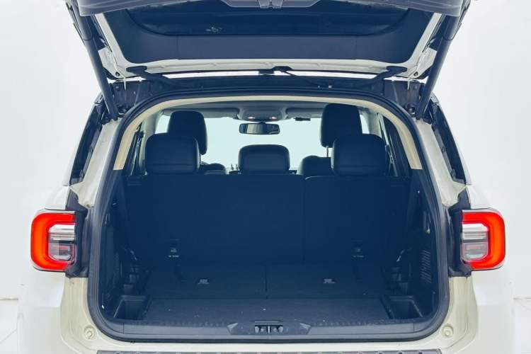 Used Ford Explorer 2023 EcoBoost 285 Four-Wheel Drive Titanium Edition 7-Seater Trunk