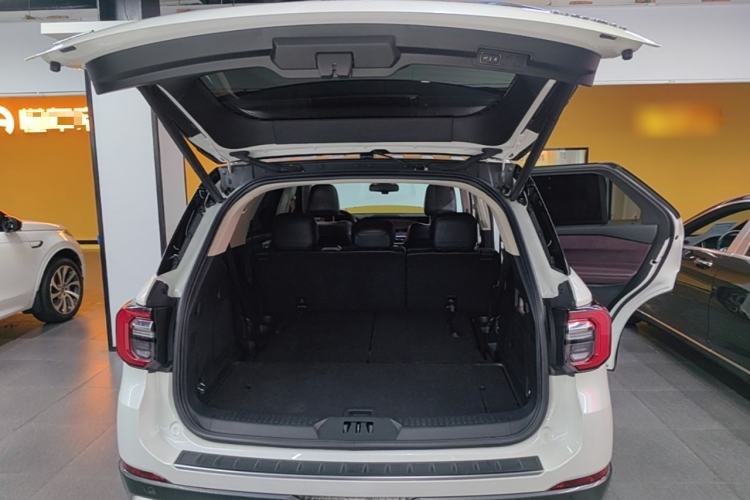 Used Ford Explorer 2023 EcoBoost 285 Four-Wheel Drive Titanium Edition 7-Seater Trunk