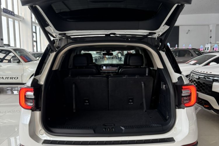 Used Ford Explorer 2023 EcoBoost 285 Four-Wheel Drive Titanium Edition 6 Seats Trunk