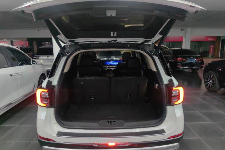 Used Ford Explorer 2023 EcoBoost 285 Four-Wheel Drive Titanium Edition 6 Seats Trunk