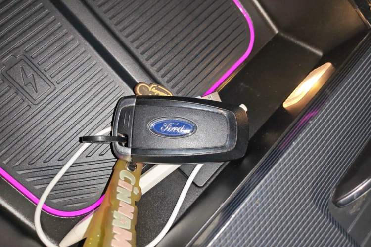 Used Ford Explorer 2023 EcoBoost 285 Four-Wheel Drive Titanium Edition 6 Seats Vehicle Key