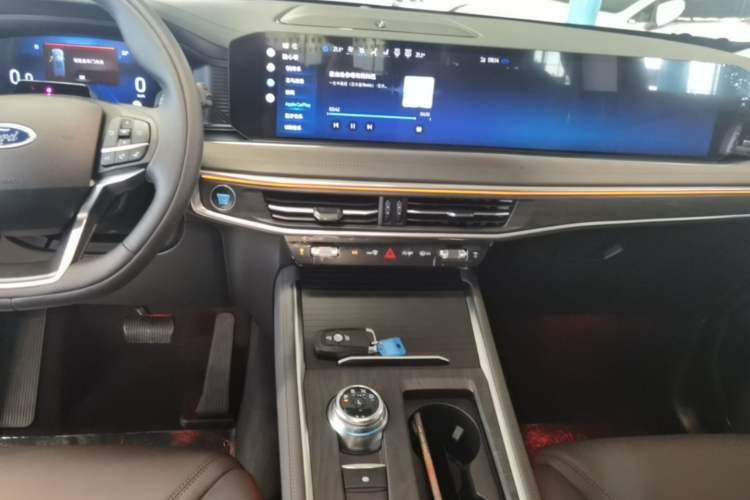 Used Ford Explorer 2024 2.3T EcoBoost Four-Wheel Drive Titanium Edition 6 Seats Audio And AC Panel