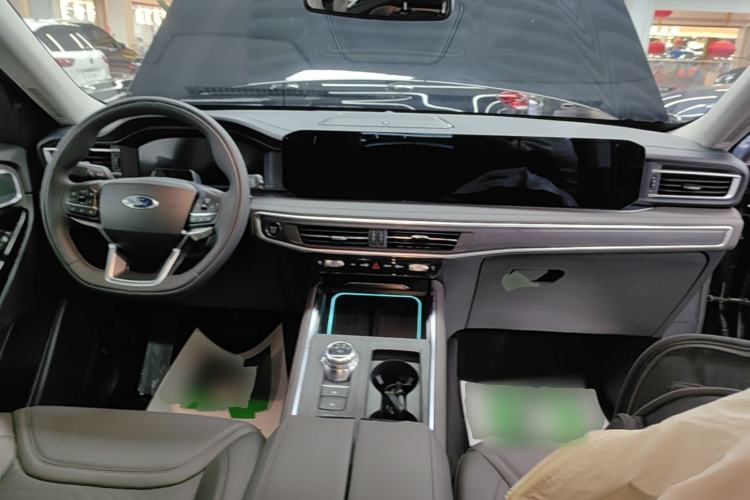 Used Ford Explorer 2024 2.3T EcoBoost Four-Wheel Drive Titanium Edition 6 Seats Center Console