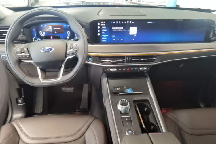 Used Ford Explorer 2024 2.3T EcoBoost Four-Wheel Drive Titanium Edition 6 Seats Center Console