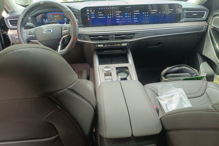 Used Ford Explorer 2024 2.3T EcoBoost Four-Wheel Drive Titanium Edition 7 Seats Center Console