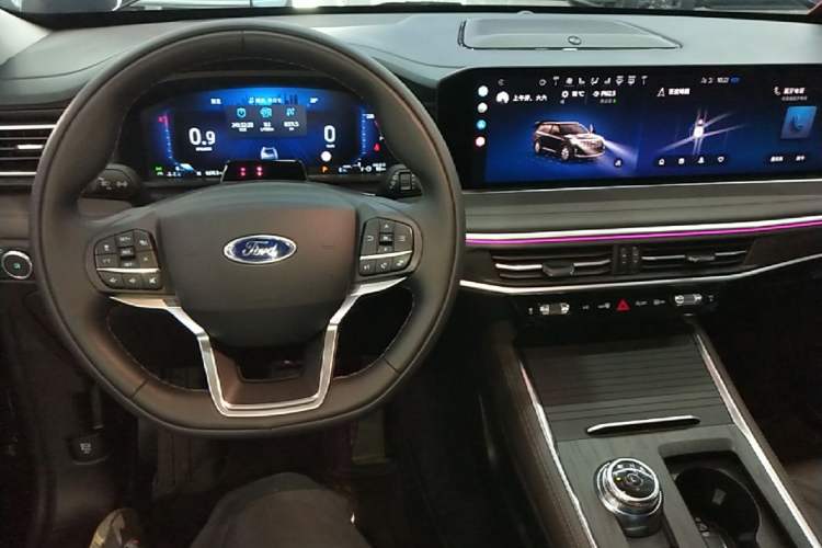 Used Ford Explorer 2024 2.3T EcoBoost Four-Wheel Drive Titanium Edition 6 Seats Center Console