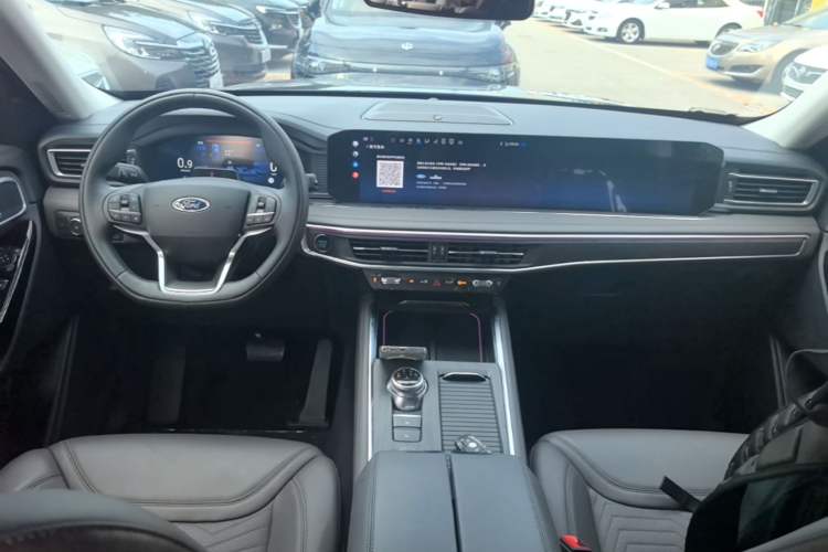 Used Ford Explorer 2024 2.3T EcoBoost Four-Wheel Drive Titanium Edition 6 Seats Center Console