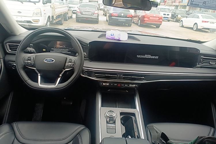 Used Ford Explorer 2024 2.3T EcoBoost Four-Wheel Drive Fashion Plus Edition 6 Seats Center Console