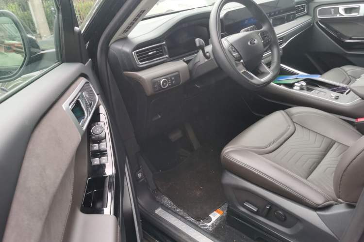 Used Ford Explorer 2024 2.3T EcoBoost Four-Wheel Drive Titanium Edition 7 Seats Driver Seat