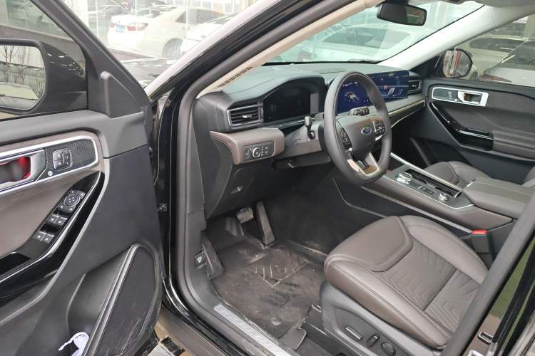 Used Ford Explorer 2024 2.3T EcoBoost Four-Wheel Drive Titanium Edition 7 Seats Driver Seat