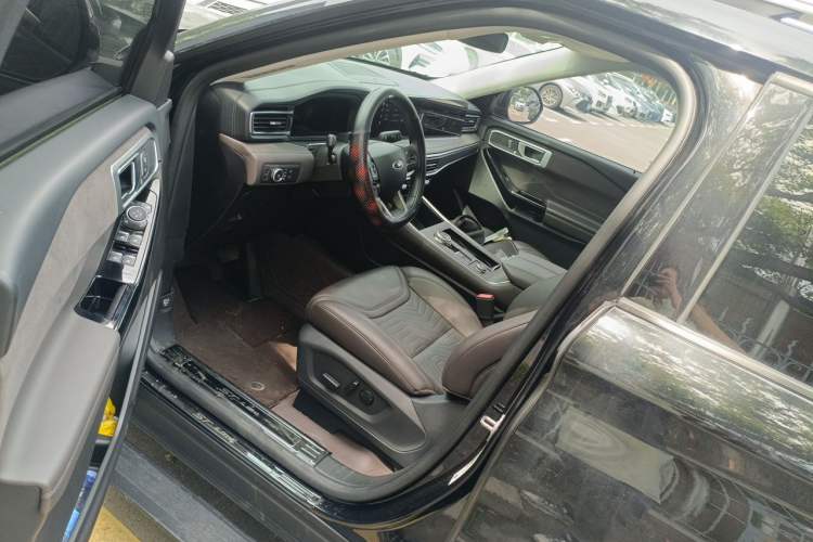 Used Ford Explorer 2024 2.3T EcoBoost Four-Wheel Drive Titanium Edition 7 Seats Driver Seat