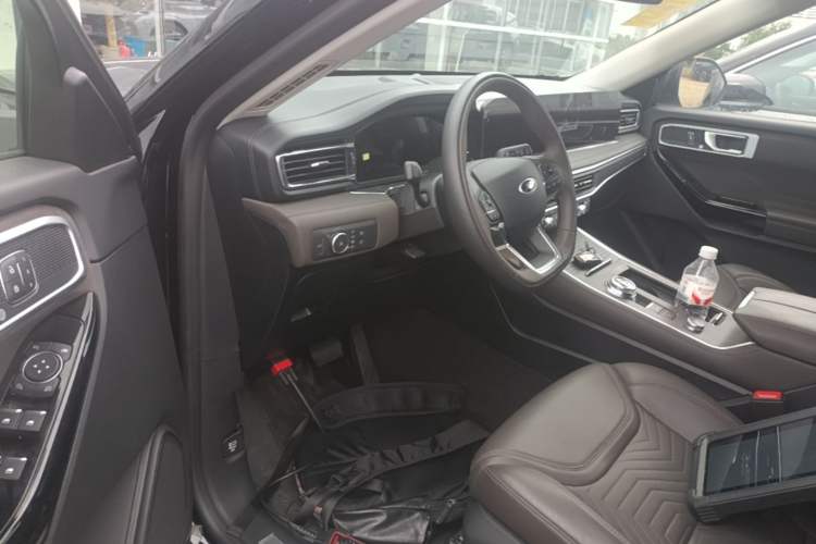 Used Ford Explorer 2024 2.3T EcoBoost Four-Wheel Drive Titanium Edition 6 Seats Driver Seat