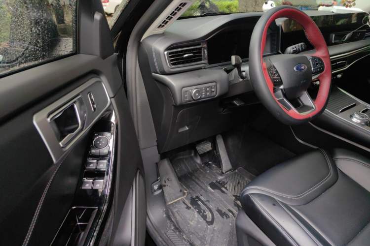 Used Ford Explorer 2024 2.3T EcoBoost Rear-Drive Trend Edition 6-Seater Driver Seat