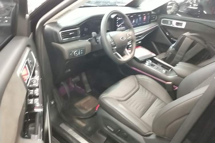 Used Ford Explorer 2024 2.3T EcoBoost Four-Wheel Drive Titanium Edition 6 Seats Driver Seat