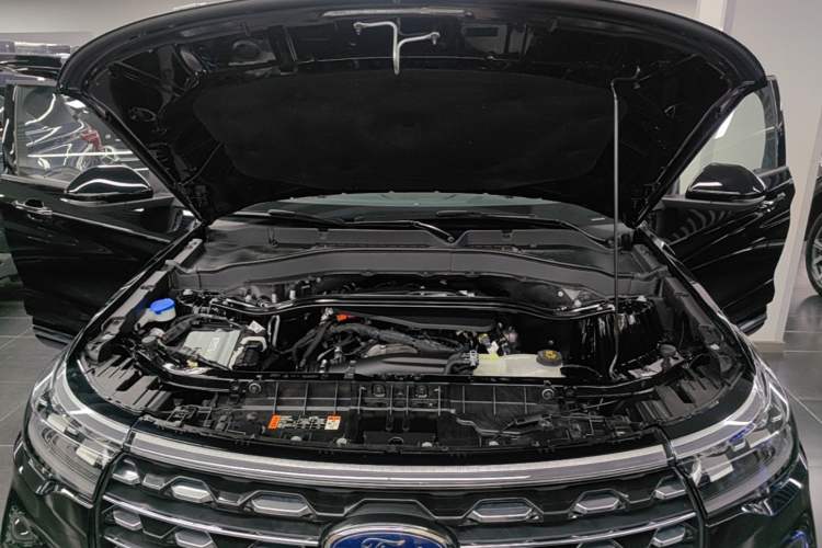 Used Ford Explorer 2024 2.3T EcoBoost Four-Wheel Drive Titanium Edition 6 Seats Engine Bay