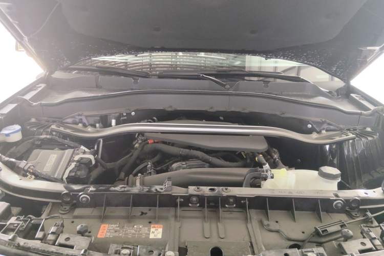 Used Ford Explorer 2024 2.3T EcoBoost Four-Wheel Drive Titanium Edition 6 Seats Engine Bay