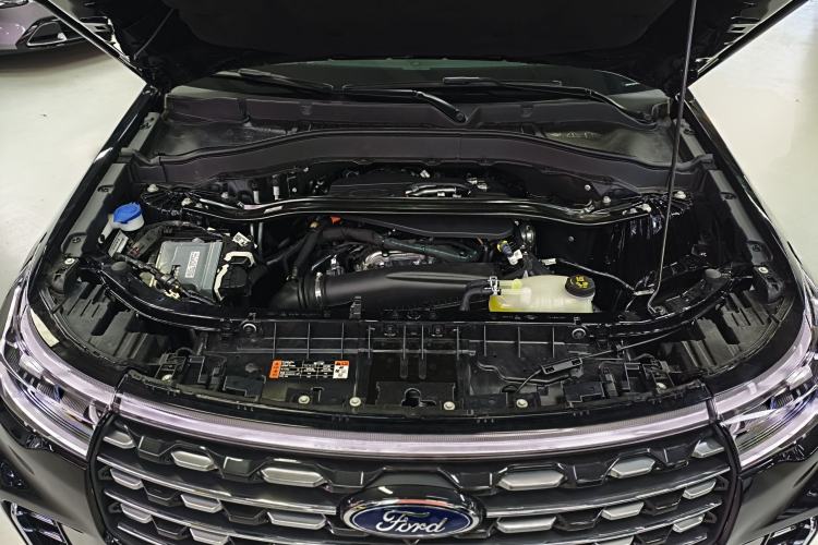Used Ford Explorer 2024 2.3T EcoBoost Four-Wheel Drive Titanium Edition 7 Seats Engine Bay