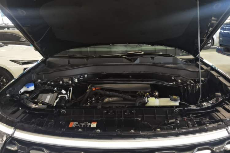 Used Ford Explorer 2024 2.3T EcoBoost Four-Wheel Drive Titanium Edition 6 Seats Engine Bay
