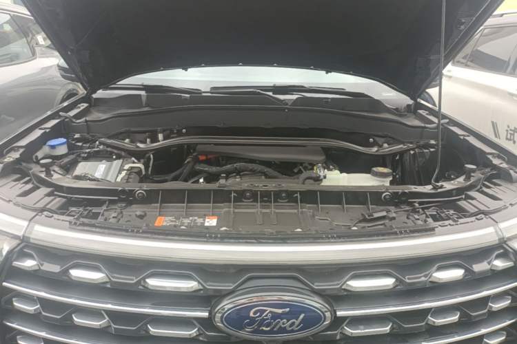 Used Ford Explorer 2024 2.3T EcoBoost Four-Wheel Drive Titanium Edition 6 Seats Engine Bay