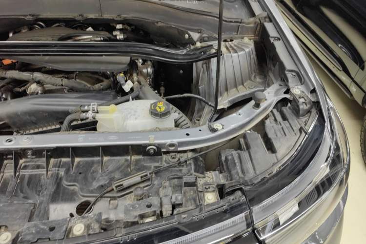 Used Ford Explorer 2024 2.3T EcoBoost Kunlun Peak Edition 7-Seater Engine Bay Left