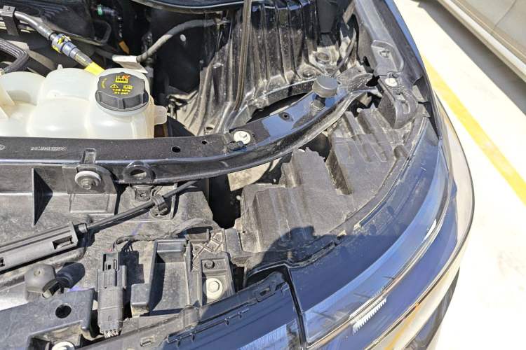 Used Ford Explorer 2024 2.3T EcoBoost Kunlun Peak Edition 7-Seater Engine Bay Left