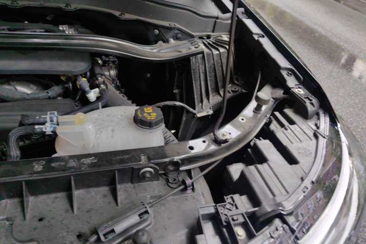 Used Ford Explorer 2024 2.3T EcoBoost Rear-Drive Trend Edition 6-Seater Engine Bay Left