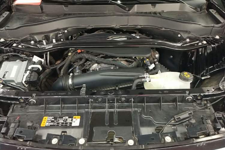 Used Ford Explorer 2024 2.3T EcoBoost Four-Wheel Drive Titanium Edition 6 Seats Engine Bay